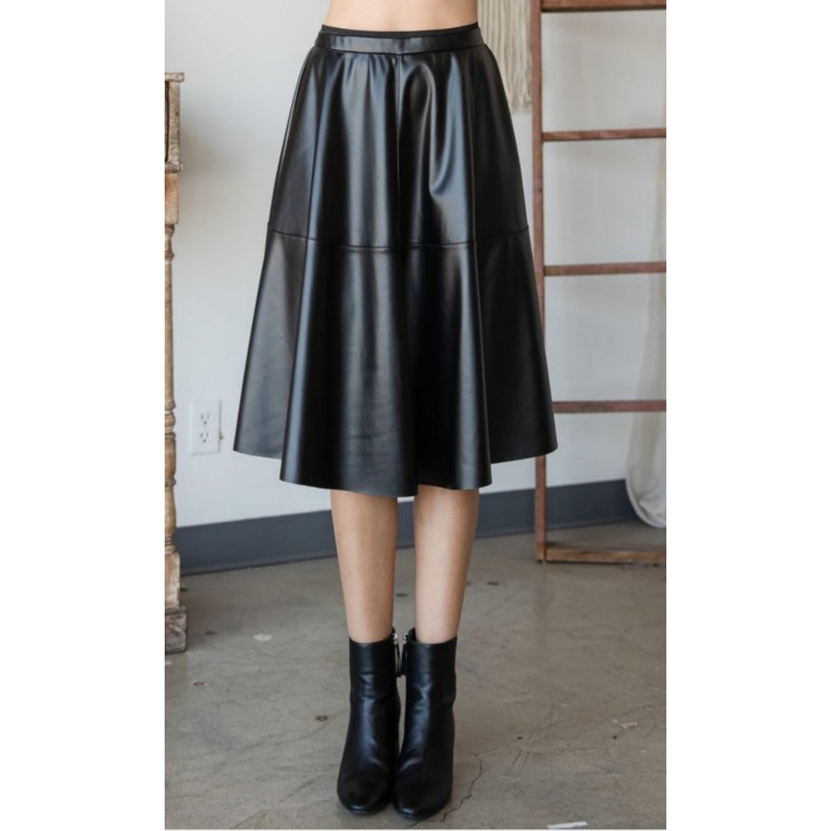 Women's Black Leather A-Line Skirt - Lookeble